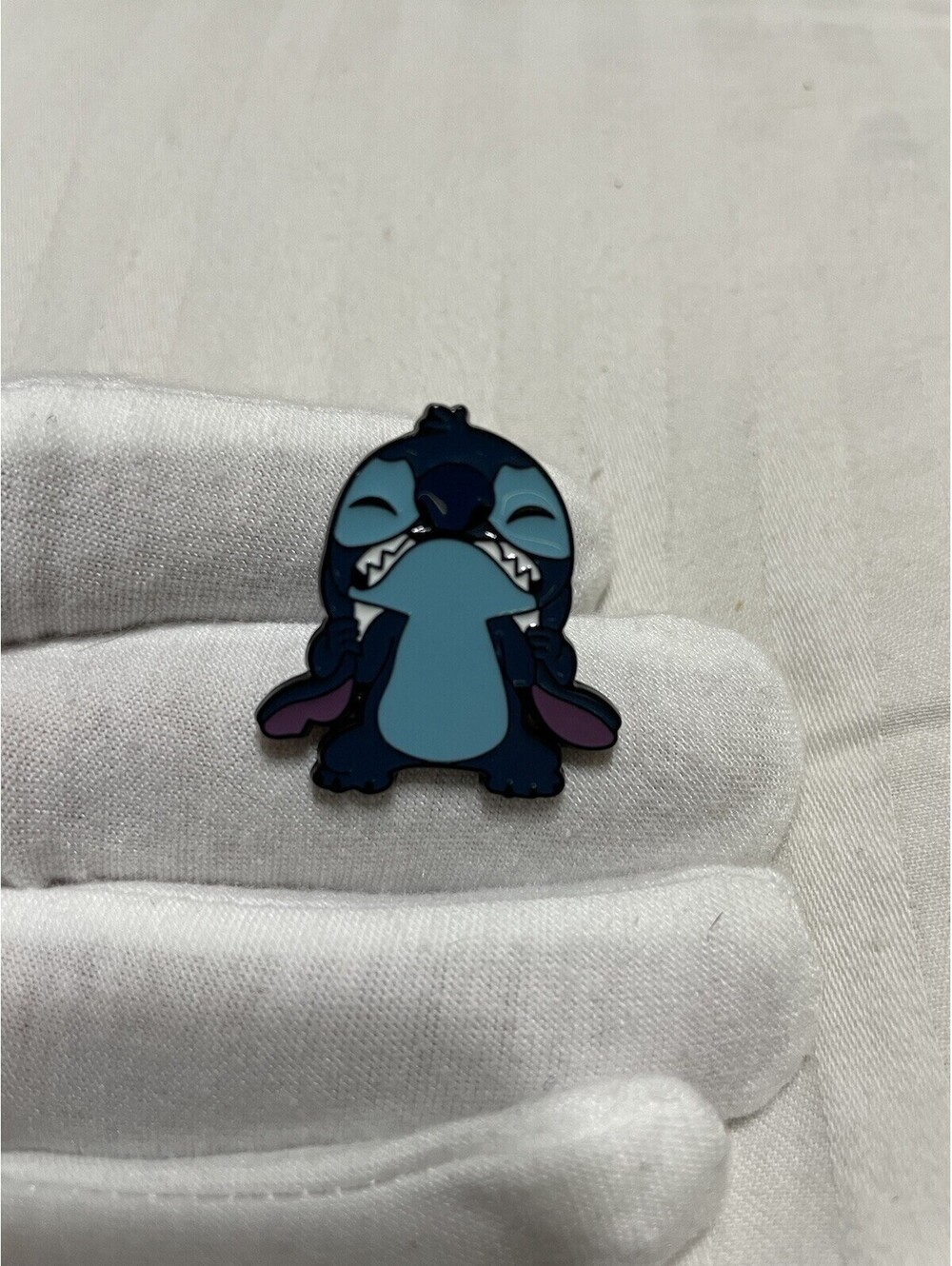 Lilo and stitch enamel pin brooch anime cartoon cute funny pulling ears